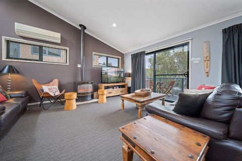 Acacia 2 - Modern 3BR Townhouse L Bath L WiFi L BBQ L Foxtel - Accommodation Bookings 0