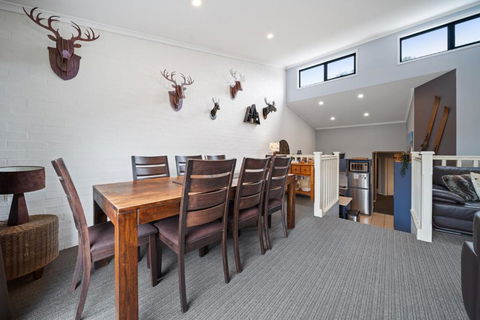 Acacia 2 - Modern 3BR Townhouse L Bath L WiFi L BBQ L Foxtel - Accommodation Bookings 4