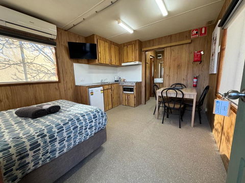 Acacia Caravan Park & Holiday Units - Accommodation Bookings 4