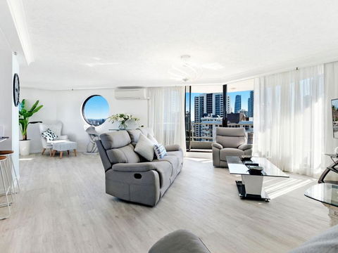 Acapulco 2 Bedroom Ocean View Surfers Paradise - CoastHM - Accommodation Bookings 1