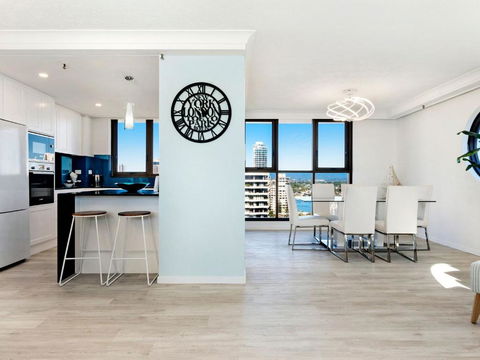 Acapulco 2 Bedroom Ocean View Surfers Paradise - CoastHM - Accommodation Bookings 2