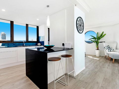 Acapulco 2 Bedroom Ocean View Surfers Paradise - CoastHM - Accommodation Bookings 4