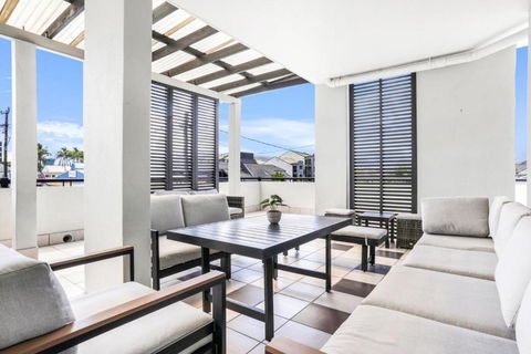 Accent On McLeod - Breezy Outdoor Living - Accommodation Bookings 1