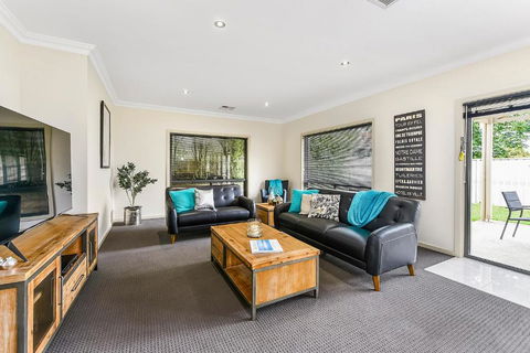 Accommodation On Lansell 1 Being Unit 1 Of 6 Lansell Street - Accommodation Bookings 2