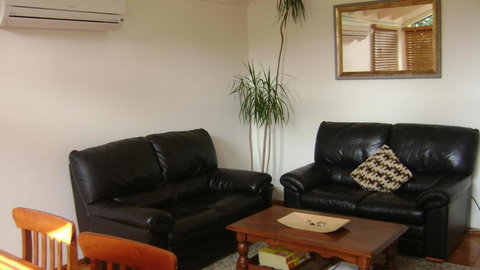 Accommodation Sydney North - Forestville 4 Bedroom 2 Bathroom Pet Friendly House - Accommodation Bookings 4