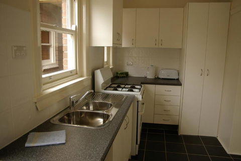Accommodation Sydney Rockdale - 2 Bedroom Pet Friendly Budget Apartments With Balconies - Accommodation Bookings 1