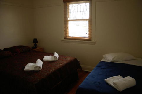 Accommodation Sydney Rockdale - 2 Bedroom Pet Friendly Budget Apartments With Balconies - Accommodation Bookings 4