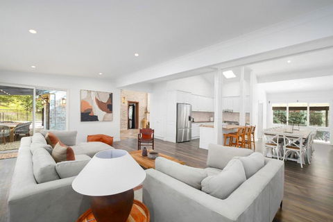 Acreage Estate -Ponies -Tennis Court -Spa - Accommodation Bookings 3