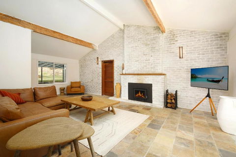 Acreage Estate -Ponies -Tennis Court -Spa - Accommodation Bookings 1