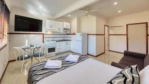 Across Country Motor Inn & Cottages - Accommodation Bookings 2