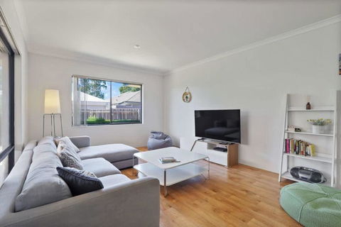 Across The Way, Golf And Beach Heaven - Accommodation Bookings 1