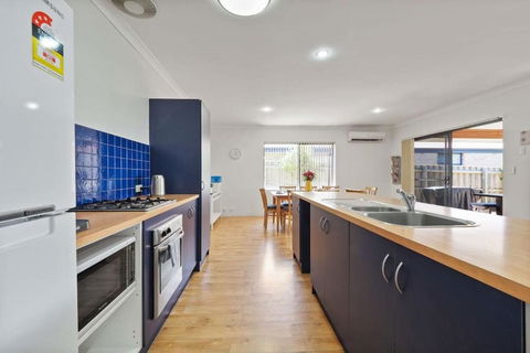 Across The Way, Golf And Beach Heaven - Accommodation Bookings 3