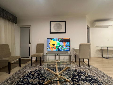 ADELAIDE CBD APARTMENT - 3BR, 2BATH & CARPARK - Accommodation Bookings 2