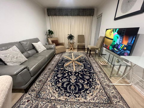 ADELAIDE CBD APARTMENT - 3BR, 2BATH & CARPARK - Accommodation Bookings 0