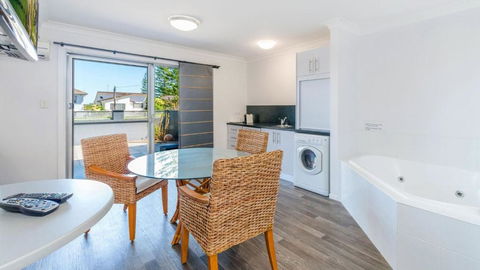 Adrift Apartments - Accommodation Bookings 3