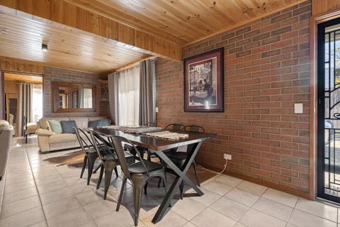 Affordable GEM In The Heart Of Inverloch - Accommodation Bookings 3
