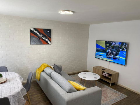 Affordable Inglewood Apartment+Pool - Accommodation Bookings 0