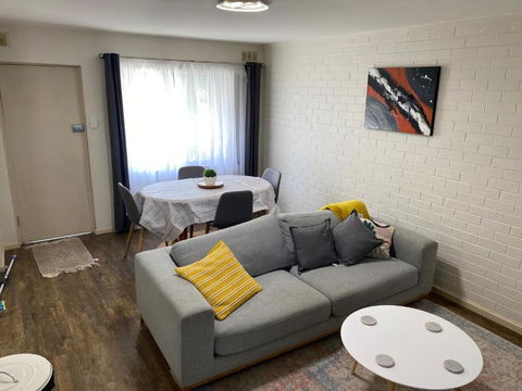 Affordable Inglewood Apartment+Pool - Accommodation Bookings 3