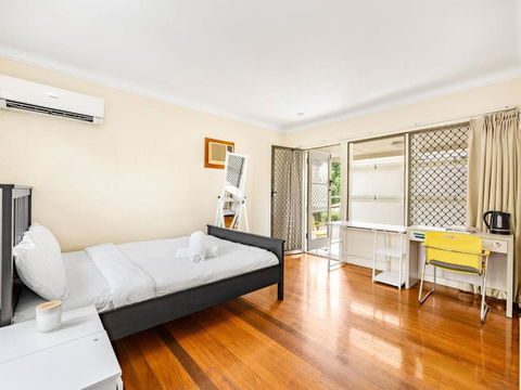 Affordable Studio Steps From UQ Shops And Transit - Accommodation Bookings 1