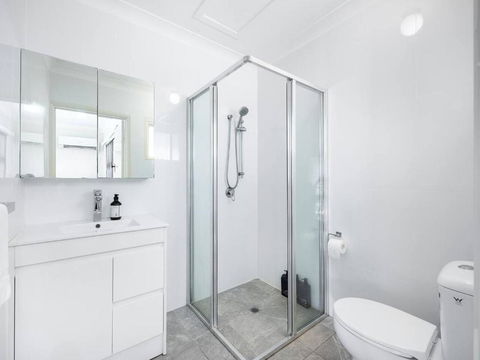 Affordable Studio Steps From UQ Shops And Transit - Accommodation Bookings 4