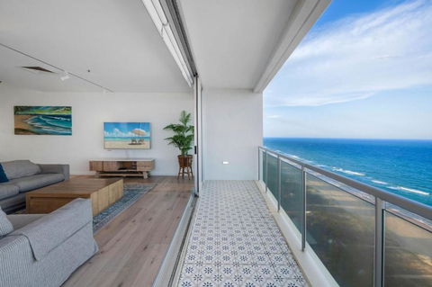 Air On Broadbeach 2 Level Private Apartment - CoastHM - Accommodation Bookings 1