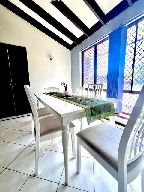 Affordable Beautiful Queen Bedroom Near City Swan River Fremantle University - Accommodation Bookings 4