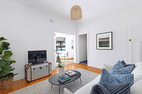 Absolute Seafront Bronte - Accommodation Bookings 3