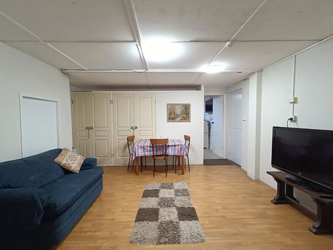 Affordable, Private Apartment With Garage Parking - Accommodation Bookings 2
