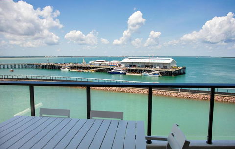 Absolute Waterfront - Tropical Sunrise Apartment Over The Water - Accommodation Bookings 2
