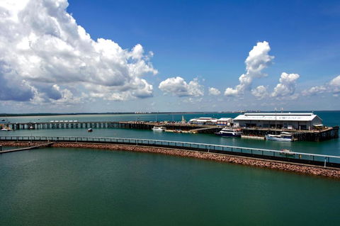 Absolute Waterfront - Tropical Sunrise Apartment Over The Water - Accommodation Bookings 1