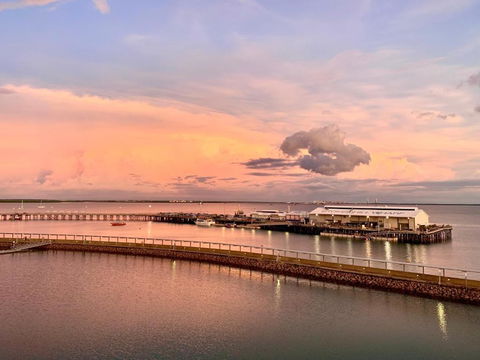Absolute Waterfront - Tropical Sunrise Apartment Over The Water - Accommodation Bookings 0