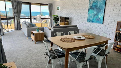 A Minutes Walk To The Beach! - Accommodation Bookings 1