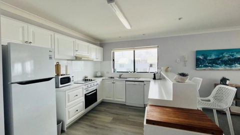 A Minutes Walk To The Beach! - Accommodation Bookings 4
