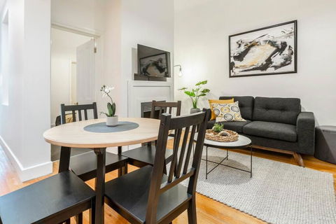 A Carlton Classic - Quaint Inner-City Getaway - Accommodation Bookings 0