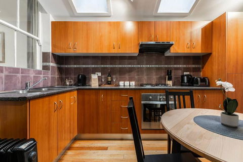 A Carlton Classic - Quaint Inner-City Getaway - Accommodation Bookings 2