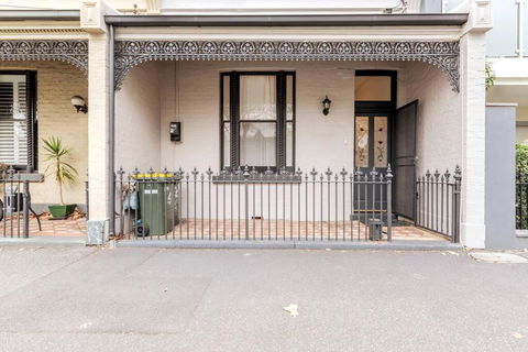 A Carlton Classic - Quaint Inner-City Getaway - Accommodation Bookings 4