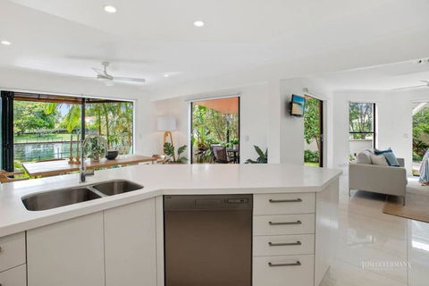 Affordable Luxury By The River - Accommodation Bookings 4