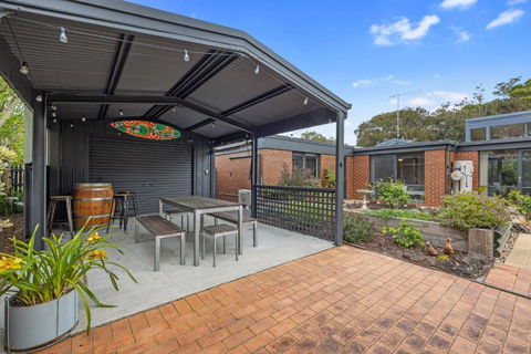 A Sand And Sea Retreat - 150m From Beach, Pet Friendly - Accommodation Bookings 1