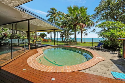 Absolute Beachfront House With Private Pool - Accommodation Bookings 3