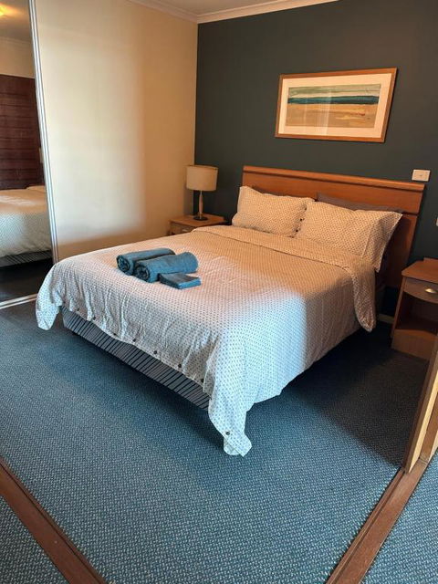 A-The Entrance Private Water Front 1 Bedroom Appartment At The Oaks - Accommodation Bookings 4