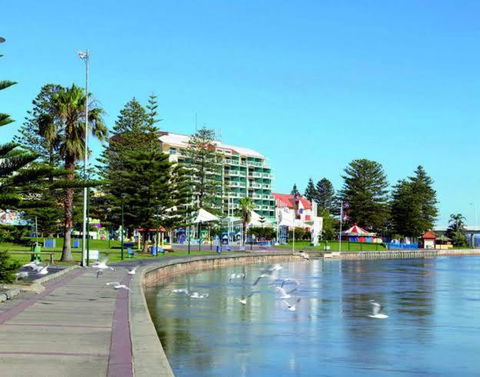 A-The Entrance Private Water Front 1 Bedroom Appartment At The Oaks - Accommodation Bookings 0
