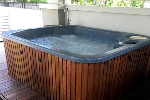 Amazing Rooftop Resort Experience With Hot Tub - Accommodation Bookings 1