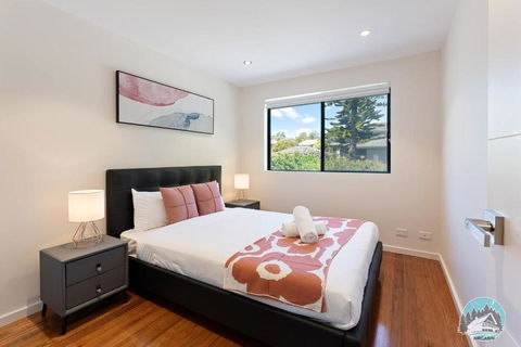 Aircabin - Eastwood - Luxury - 4 Bedrooms House - Accommodation Bookings 4