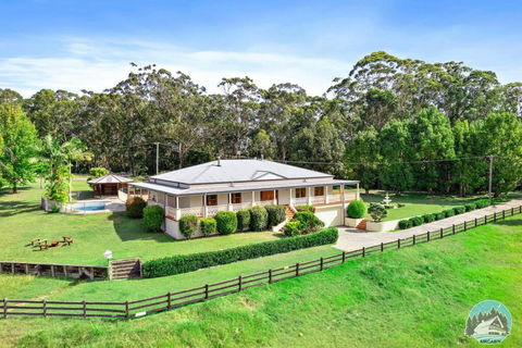 Aircabin - KANGY ANGY - Rural Retreat 4 Bedrooms - Accommodation Bookings 0