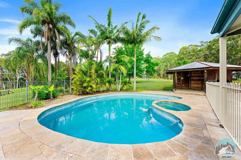 Aircabin - KANGY ANGY - Rural Retreat 4 Bedrooms - Accommodation Bookings 4