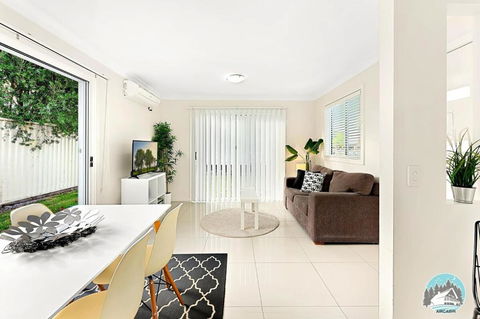 Aircabin - Oxley Park - Lovely & Comfy - 2 Beds - Accommodation Bookings 0