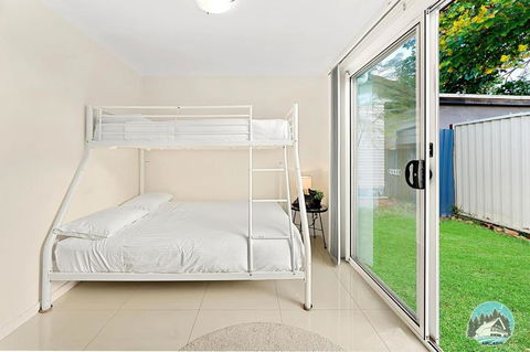 Aircabin - Oxley Park - Lovely & Comfy - 2 Beds - Accommodation Bookings 1