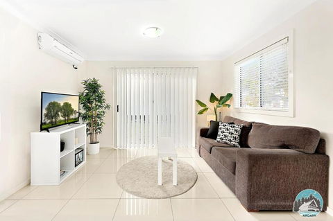 Aircabin - Oxley Park - Lovely & Comfy - 2 Beds - Accommodation Bookings 2