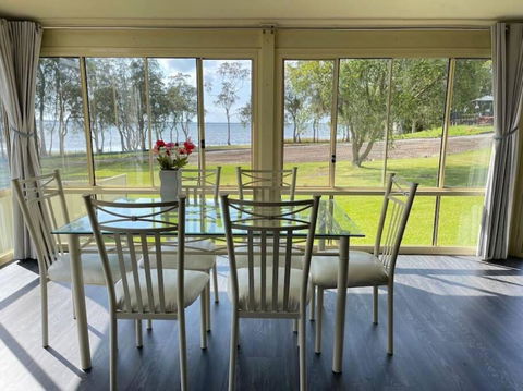Aircabin - Tuggerawong - Lake Front - 3 Beds House - Accommodation Bookings 0