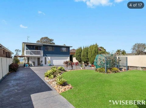 Aircabin - Tuggerawong - Lake Front - 3 Beds House - Accommodation Bookings 1